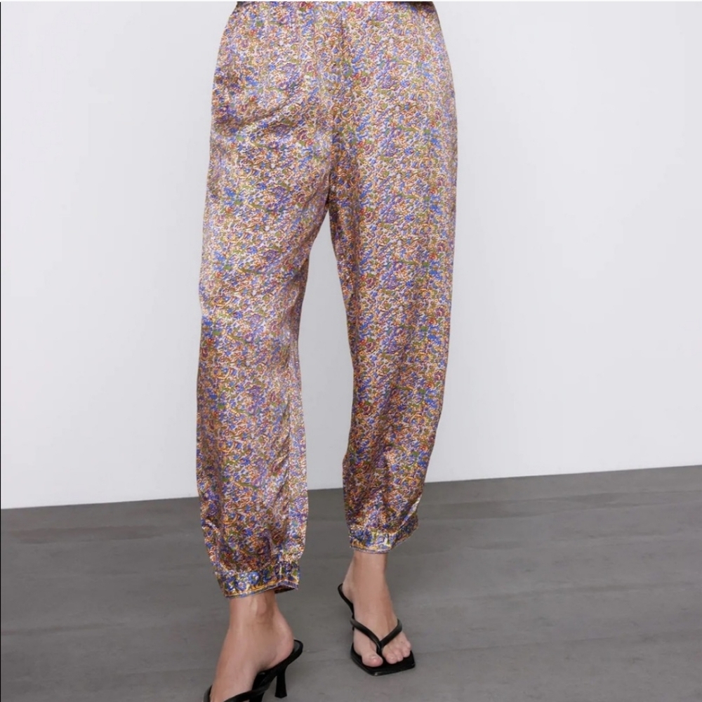 🆕 ZARA Satin Effect Jogger Pants with Floral Print. Tapered Hems. NWT